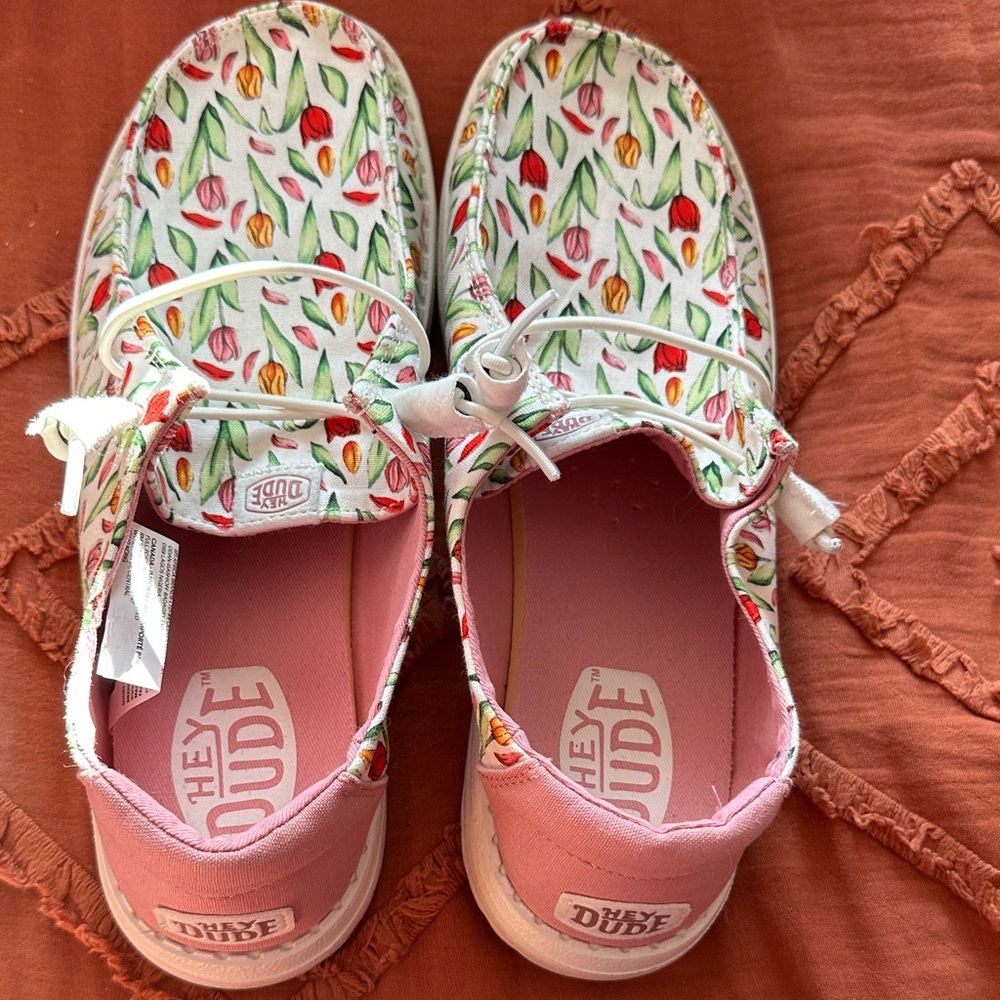 Hey Dude Women's Wendy Tulip Bouquet shoes